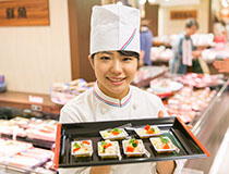 大丸松坂屋百貨店「中央市場鮮魚まつり」に、食文化学科生が参加